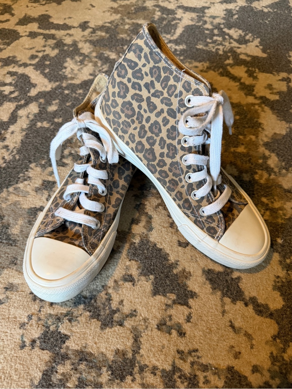 Women’s No Boundaries Leopard Canvas High Tops Size 8